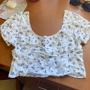 women’s crop floral top